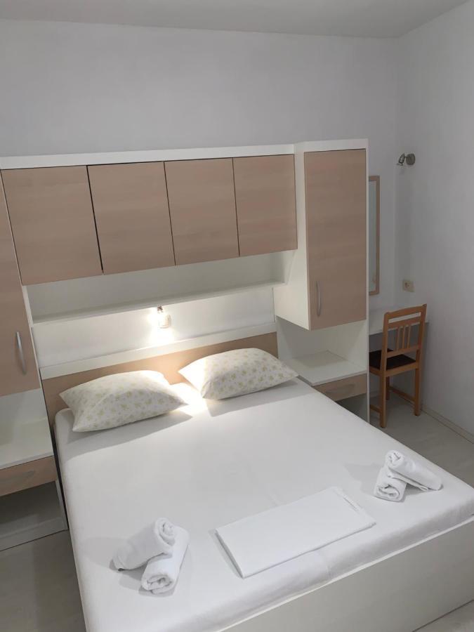 Apartments Center Baška Voda Exteriör bild
