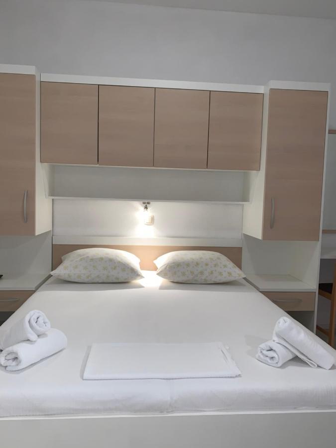 Apartments Center Baška Voda Exteriör bild